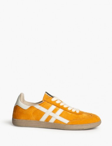 Deportiva retro naranja